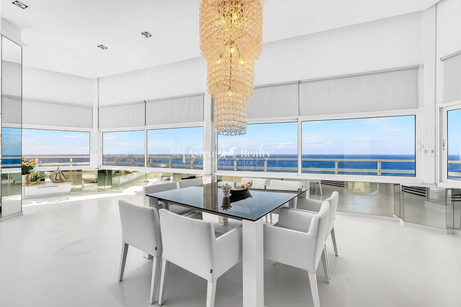 1 soverom Penthouse til salgs i Costa Adeje med svømmebasseng garasje - € 1 595 000 (Ref: 9510147)