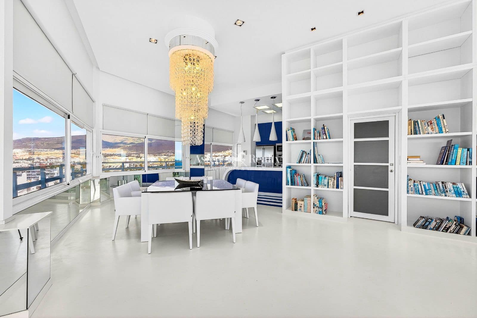 1 soverom Penthouse til salgs i Costa Adeje med svømmebasseng garasje - € 1 595 000 (Ref: 9510147)