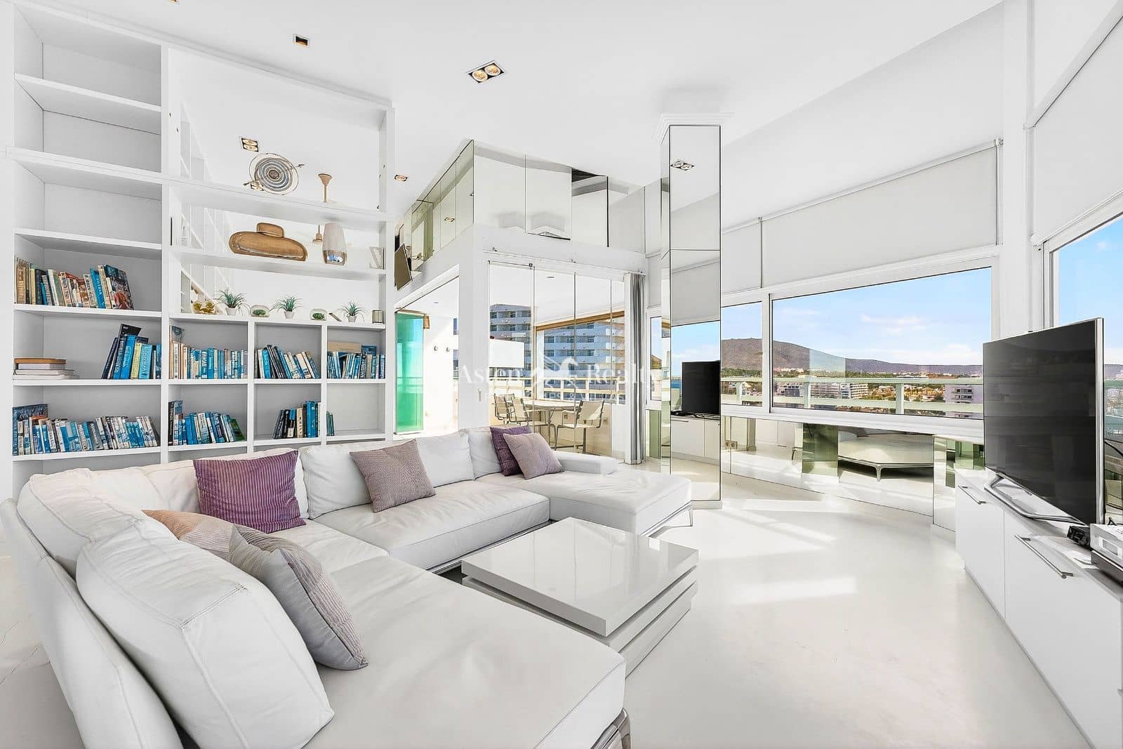 1 soverom Penthouse til salgs i Costa Adeje med svømmebasseng garasje - € 1 595 000 (Ref: 9510147)