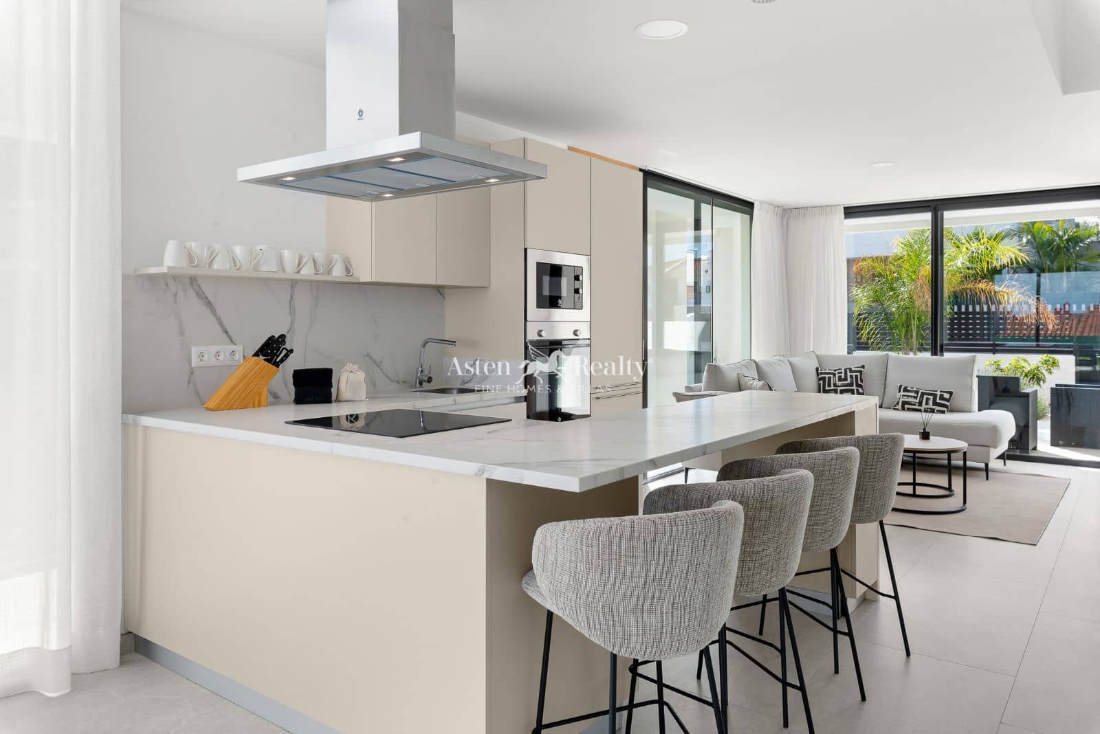 Chalet de 3 habitaciones en La Quinta en venta con piscina garaje - 890.000 € (Ref: 9511441)