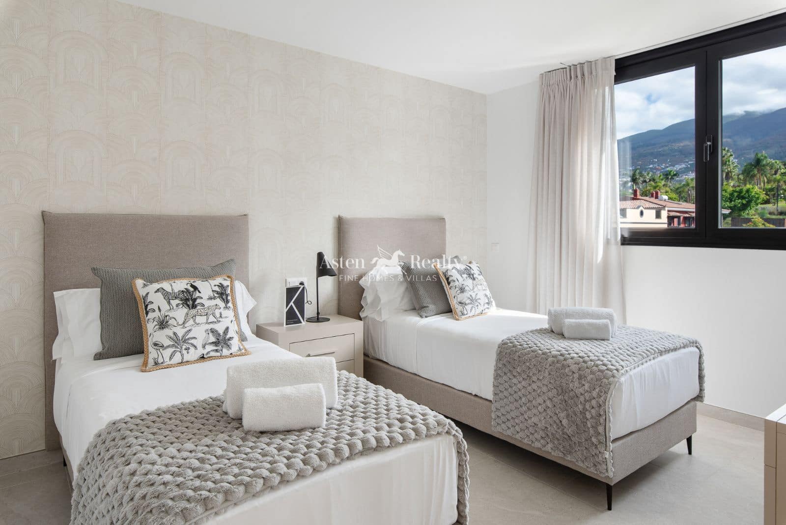 Chalet de 3 habitaciones en La Quinta en venta con piscina garaje - 890.000 € (Ref: 9511441)