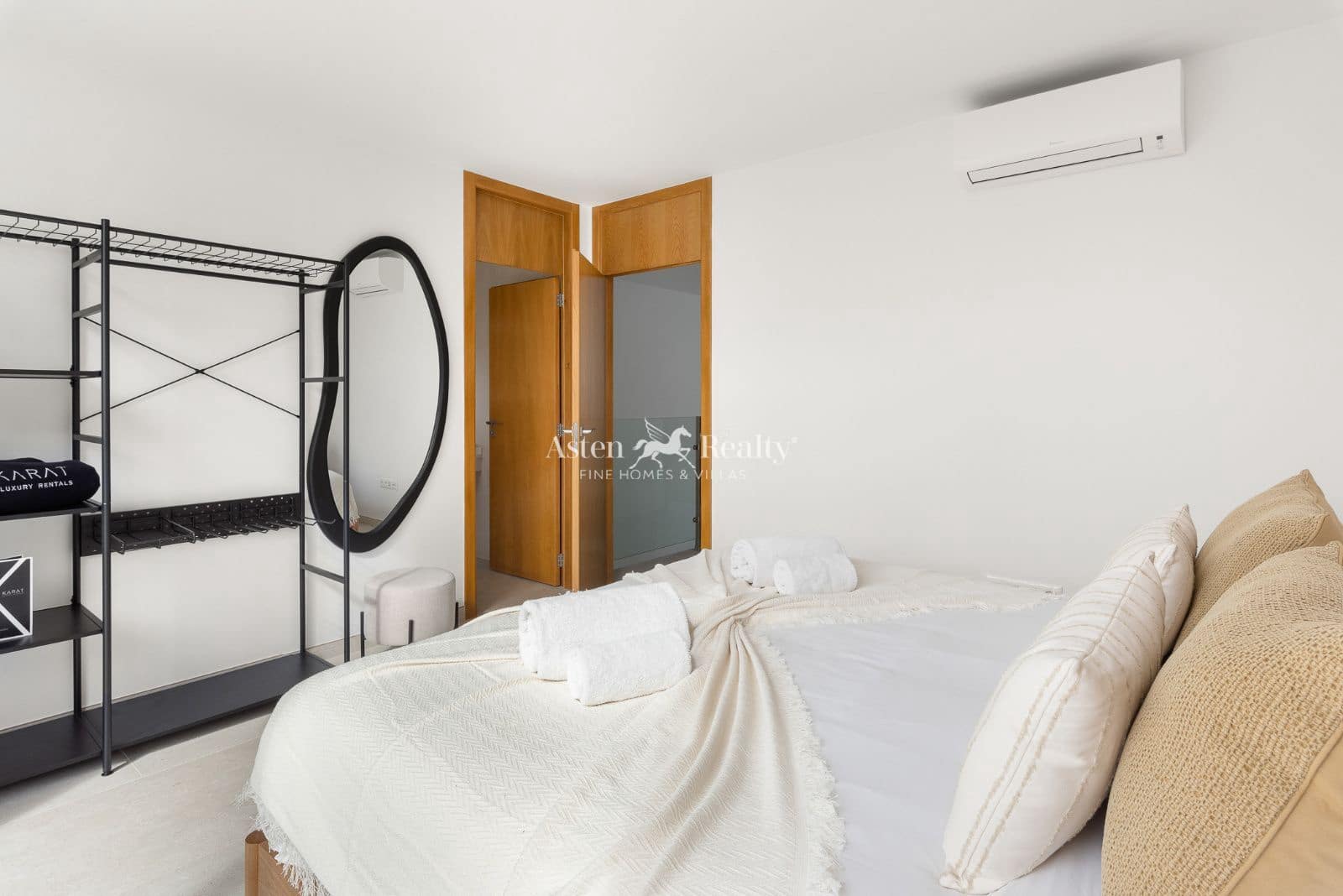 Chalet de 3 habitaciones en La Quinta en venta con piscina garaje - 890.000 € (Ref: 9511441)