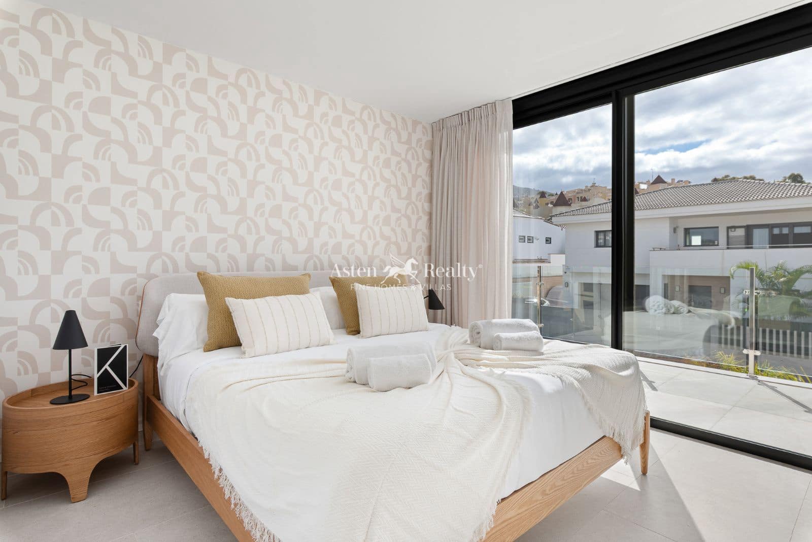 Chalet de 3 habitaciones en La Quinta en venta con piscina garaje - 890.000 € (Ref: 9511441)