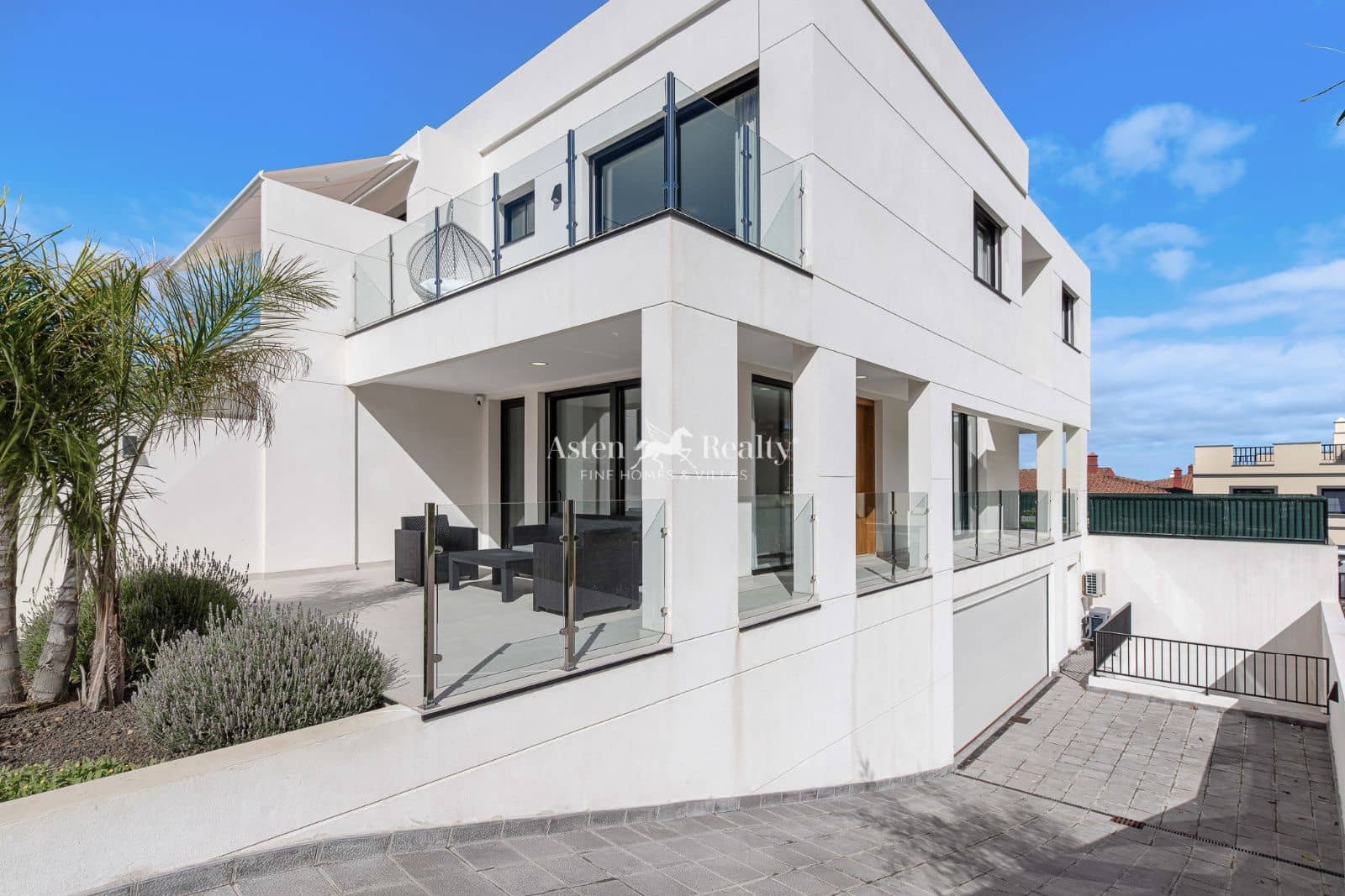 Chalet de 3 habitaciones en La Quinta en venta con piscina garaje - 890.000 € (Ref: 9511441)