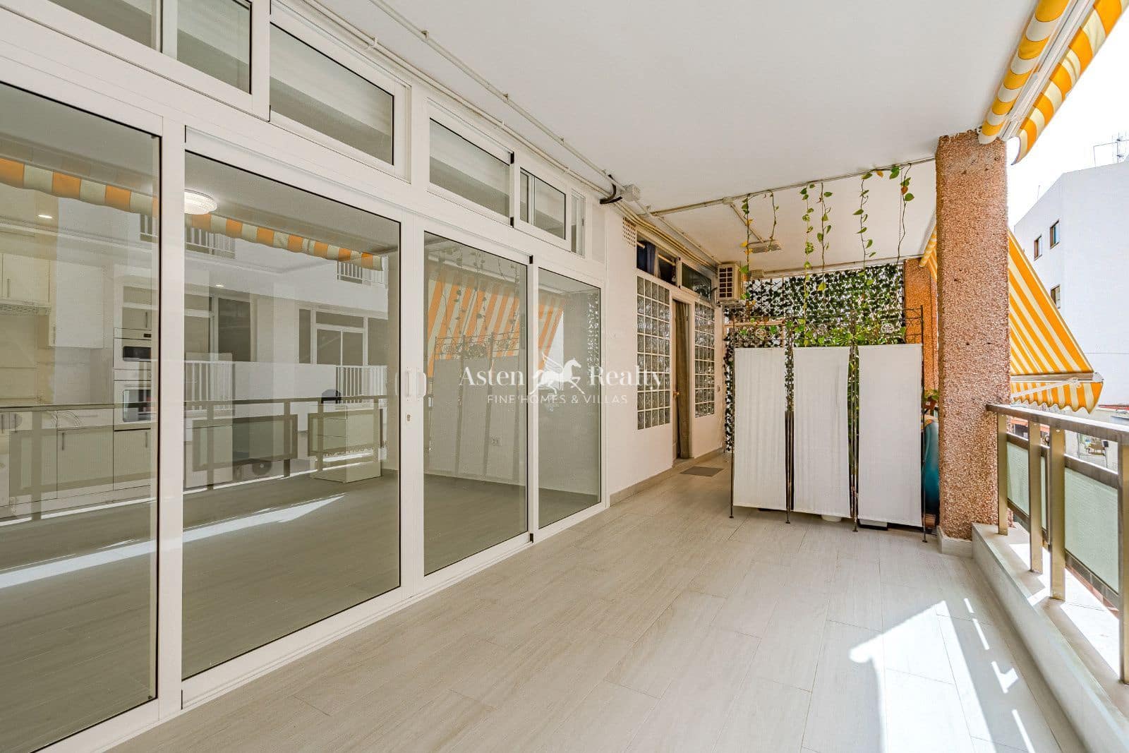 2 soveværelse Lejlighed til salg i Los Cristianos - € 549.000 (Ref: 9516529)