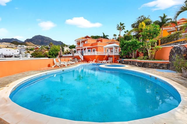 5 soveværelse Byhus til salg i San Eugenio, Adeje med swimmingpool garage - € 2.500.000 (Ref: 9516530)