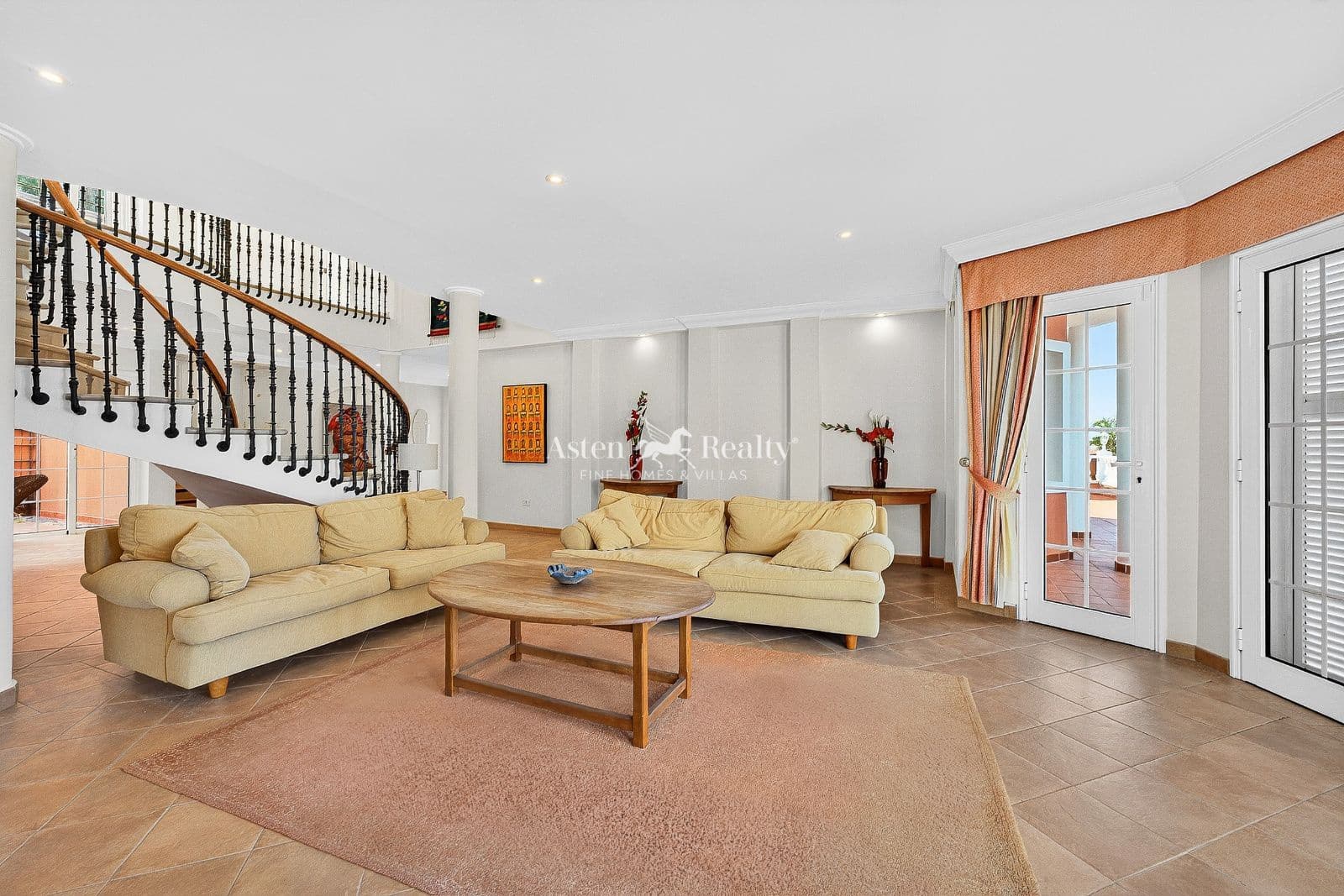 5 makuuhuone Omakotitalo myytävänä paikassa San Eugenio mukana uima-altaan 
autotalli - 2 500 000 € (Ref: 9516530)