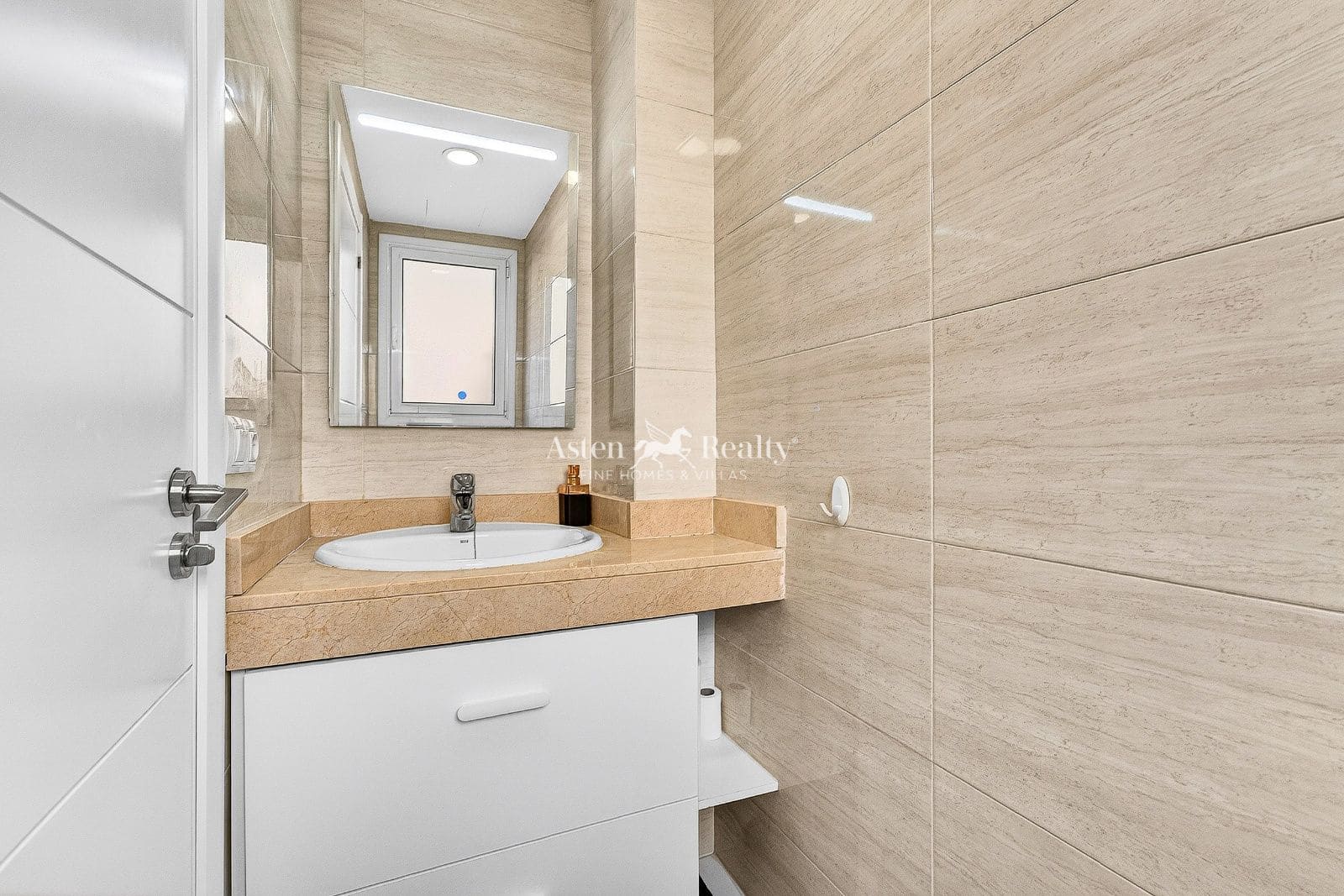 2 soveværelse Byhus til salg i Puerto Santiago med swimmingpool garage - € 550.000 (Ref: 9522924)