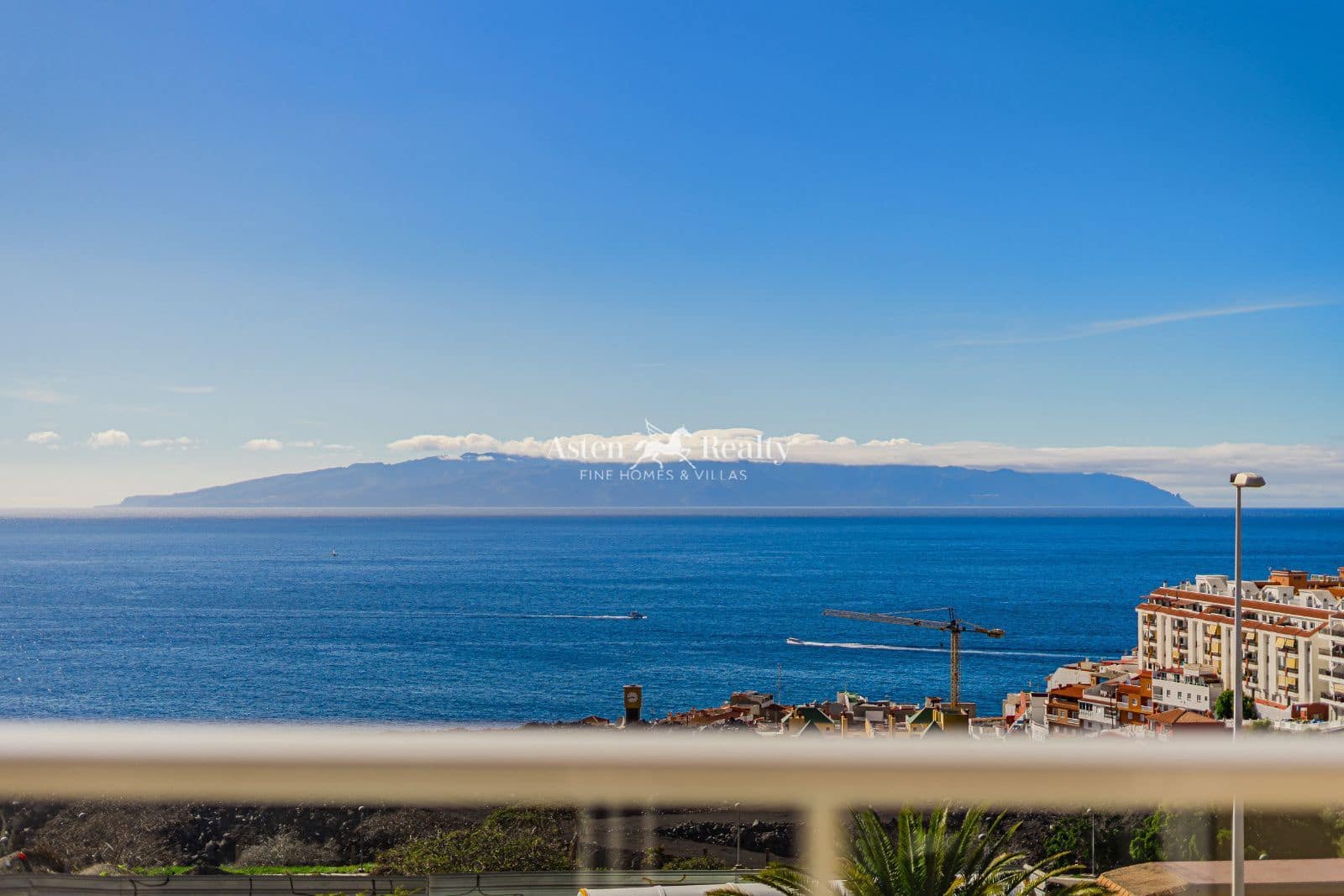 2 soveværelse Byhus til salg i Puerto Santiago med swimmingpool garage - € 550.000 (Ref: 9522924)