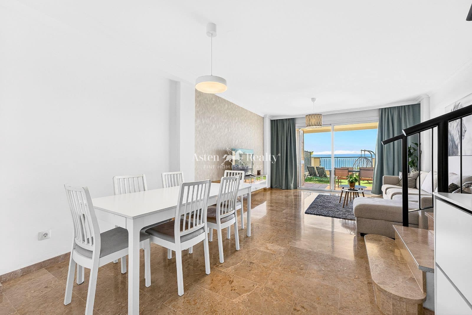 2 soveværelse Byhus til salg i Puerto Santiago med swimmingpool garage - € 550.000 (Ref: 9522924)