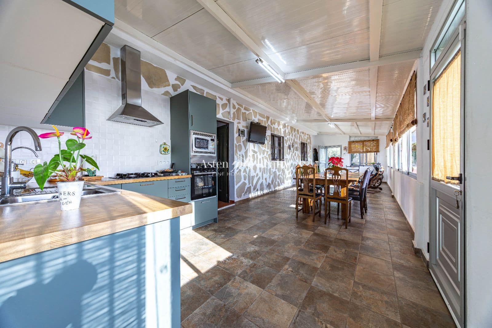 3 bedroom Villa for sale in Chio with pool garage - € 950,000 (Ref: 9523613)