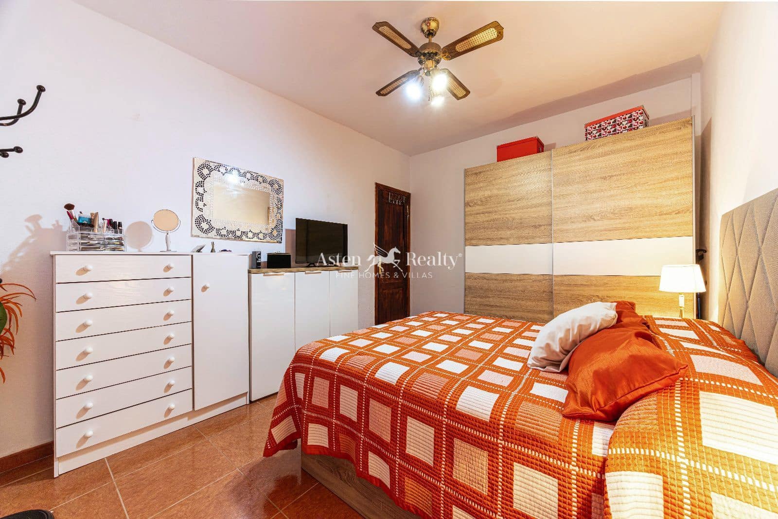 3 bedroom Villa for sale in Chio with pool garage - € 950,000 (Ref: 9523613)