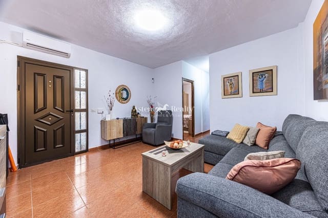 3 slaapkamer Villa te koop in Chio, Guía de Isora met zwembad garage - € 950.000 (Ref: 9523613)