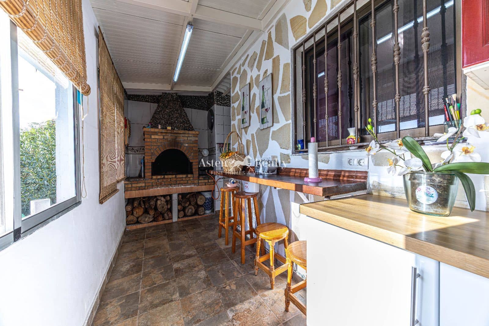 3 bedroom Villa for sale in Chio with pool garage - € 950,000 (Ref: 9523613)