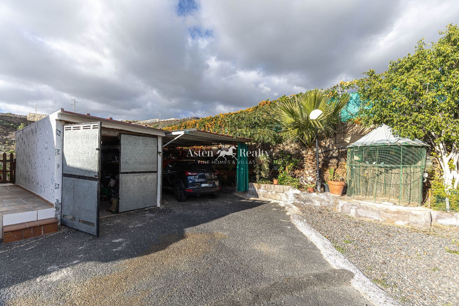 3 bedroom Villa for sale in Chio with pool garage - € 950,000 (Ref: 9523613)