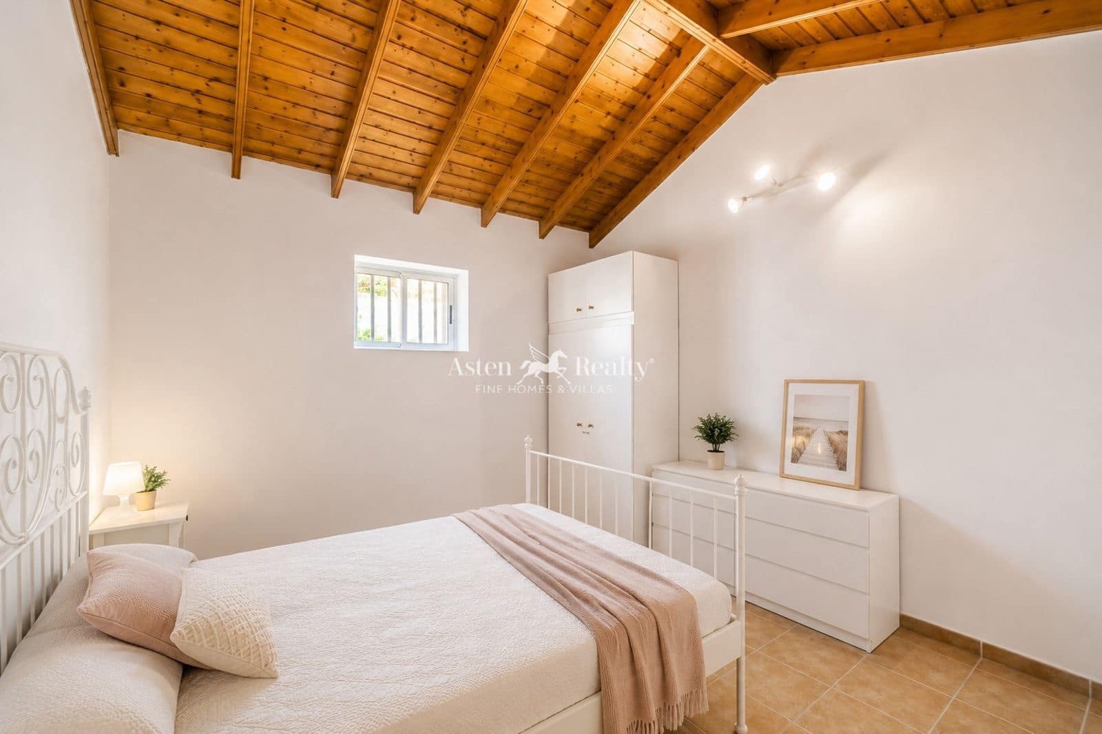 3 bedroom Villa for sale in Vera de Erques with garage - € 449,000 (Ref: 9525288)