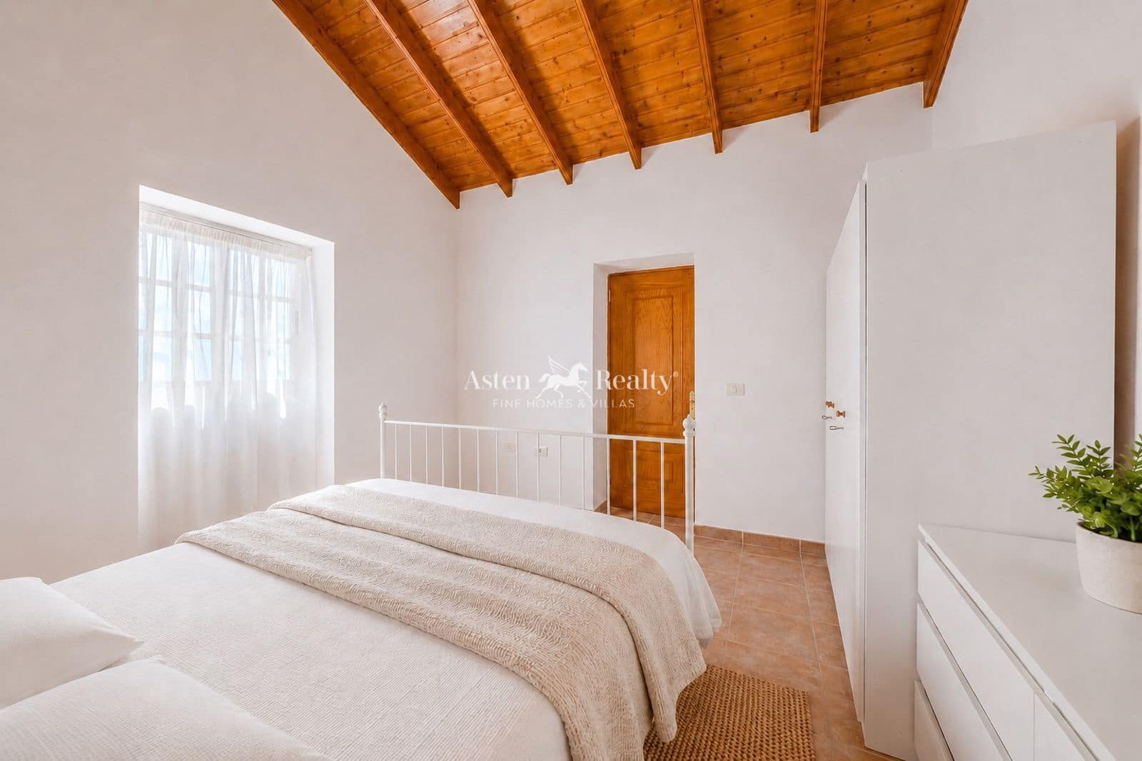 3 bedroom Villa for sale in Vera de Erques with garage - € 449,000 (Ref: 9525288)