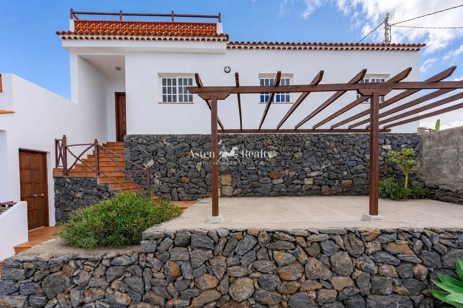 3 bedroom Villa for sale in Vera de Erques with garage - € 449,000 (Ref: 9525288)