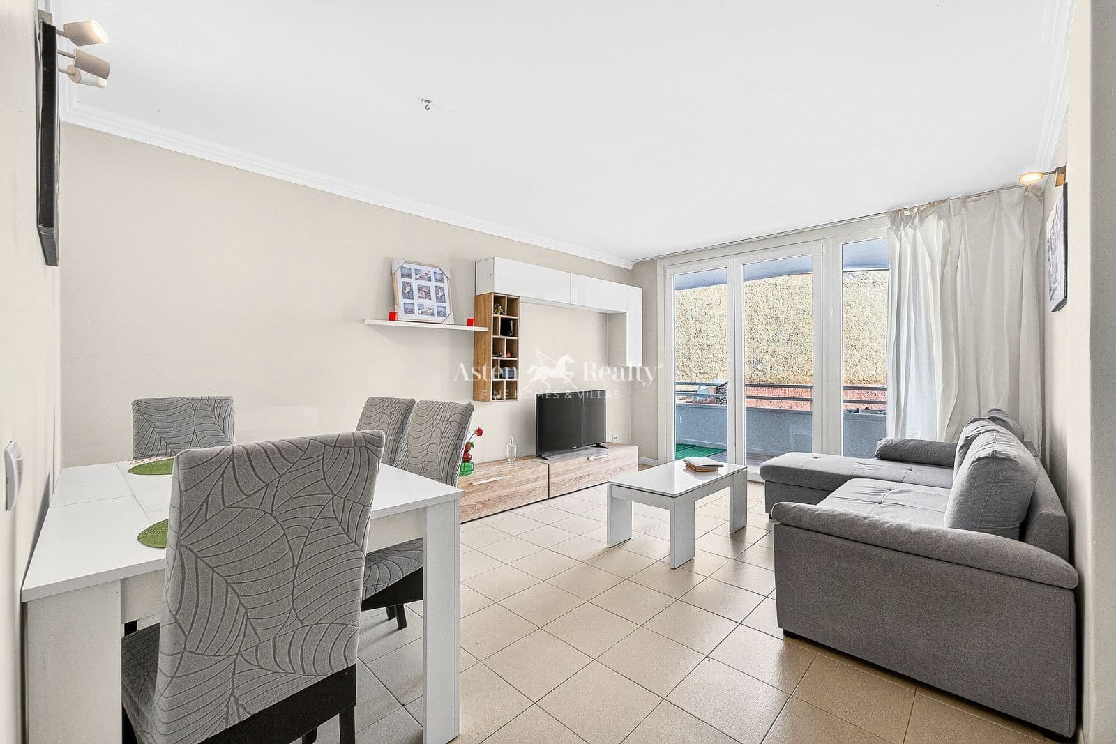 Leilighet til salgs i Golf del Sur med svømmebasseng - € 150 000 (Ref: 9528805)