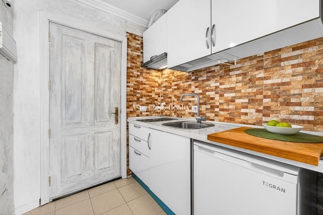 Leilighet til salgs i Golf del Sur, San Miguel de Abona med svømmebasseng - € 150 000 (Ref: 9528805)