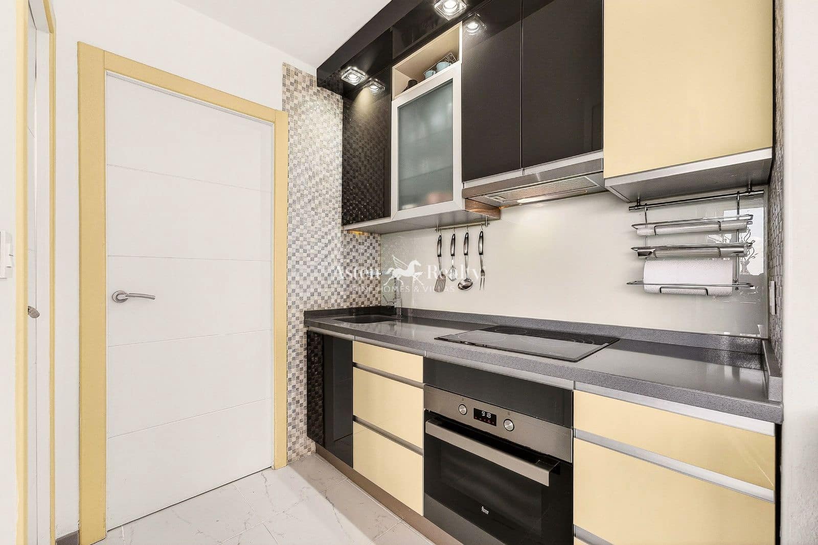 1 soveværelse Lejlighed til salg i Los Cristianos med swimmingpool - € 365.000 (Ref: 9528806)