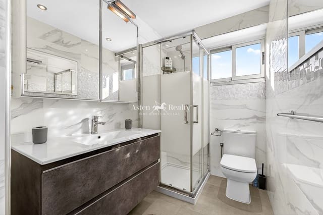 1 soveværelse Lejlighed til salg i Los Cristianos, Arona med swimmingpool - € 365.000 (Ref: 9528806)