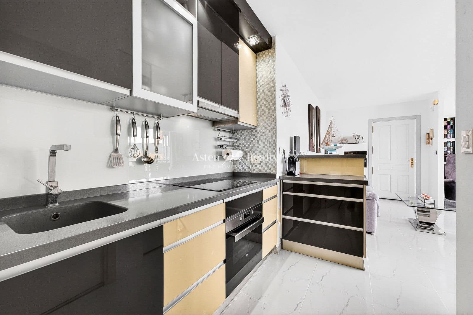 1 soveværelse Lejlighed til salg i Los Cristianos med swimmingpool - € 365.000 (Ref: 9528806)