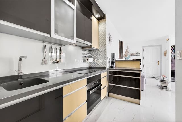 1 soveværelse Lejlighed til salg i Los Cristianos, Arona med swimmingpool - € 365.000 (Ref: 9528806)