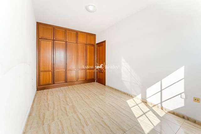 2 makuuhuone Kattohuoneisto myytävänä paikassa Palm-Mar, Arona mukana uima-altaan 
autotalli - 399 000 € (Ref: 9528807)