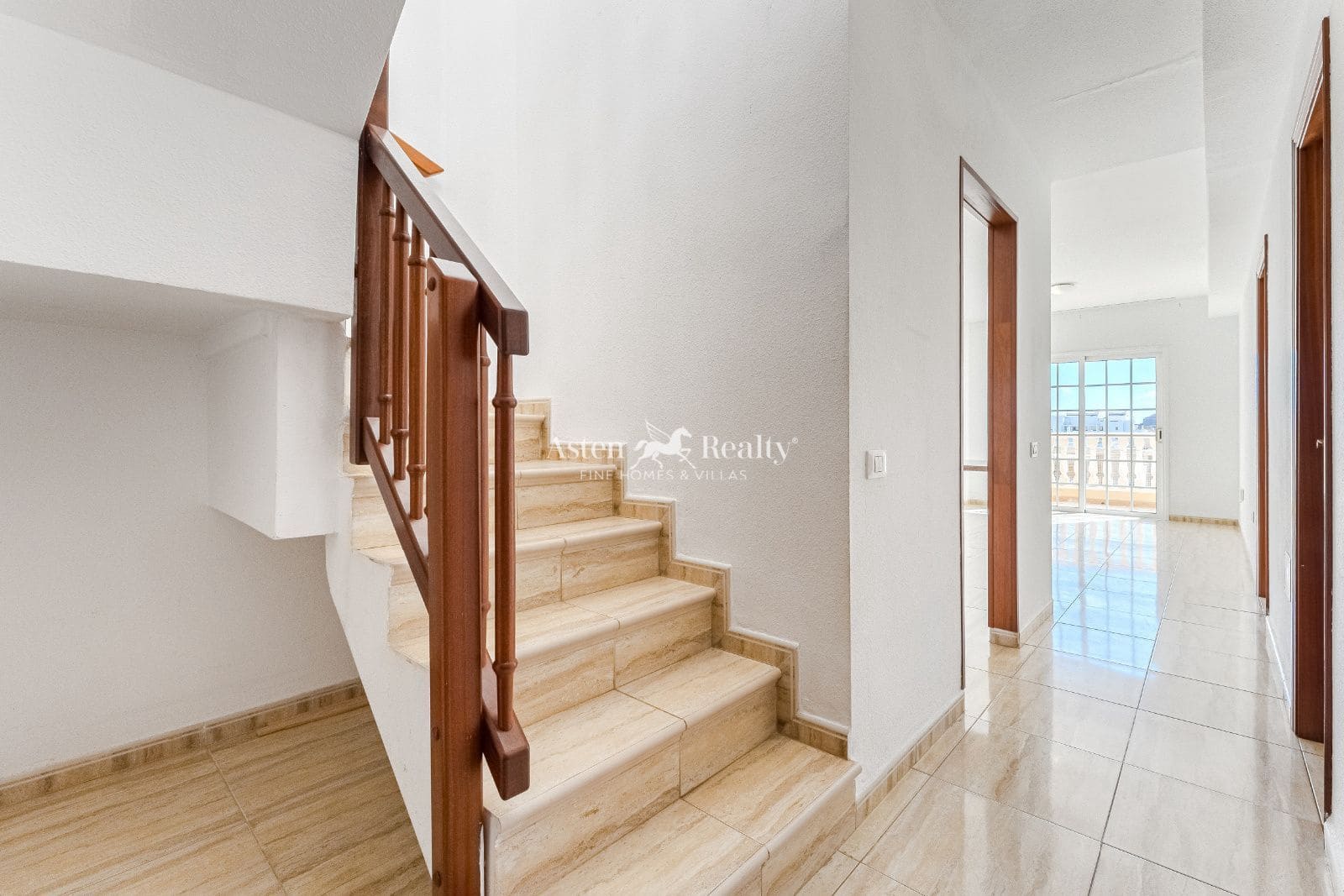 2 makuuhuone Kattohuoneisto myytävänä paikassa Palm-Mar mukana uima-altaan 
autotalli - 399 000 € (Ref: 9528807)