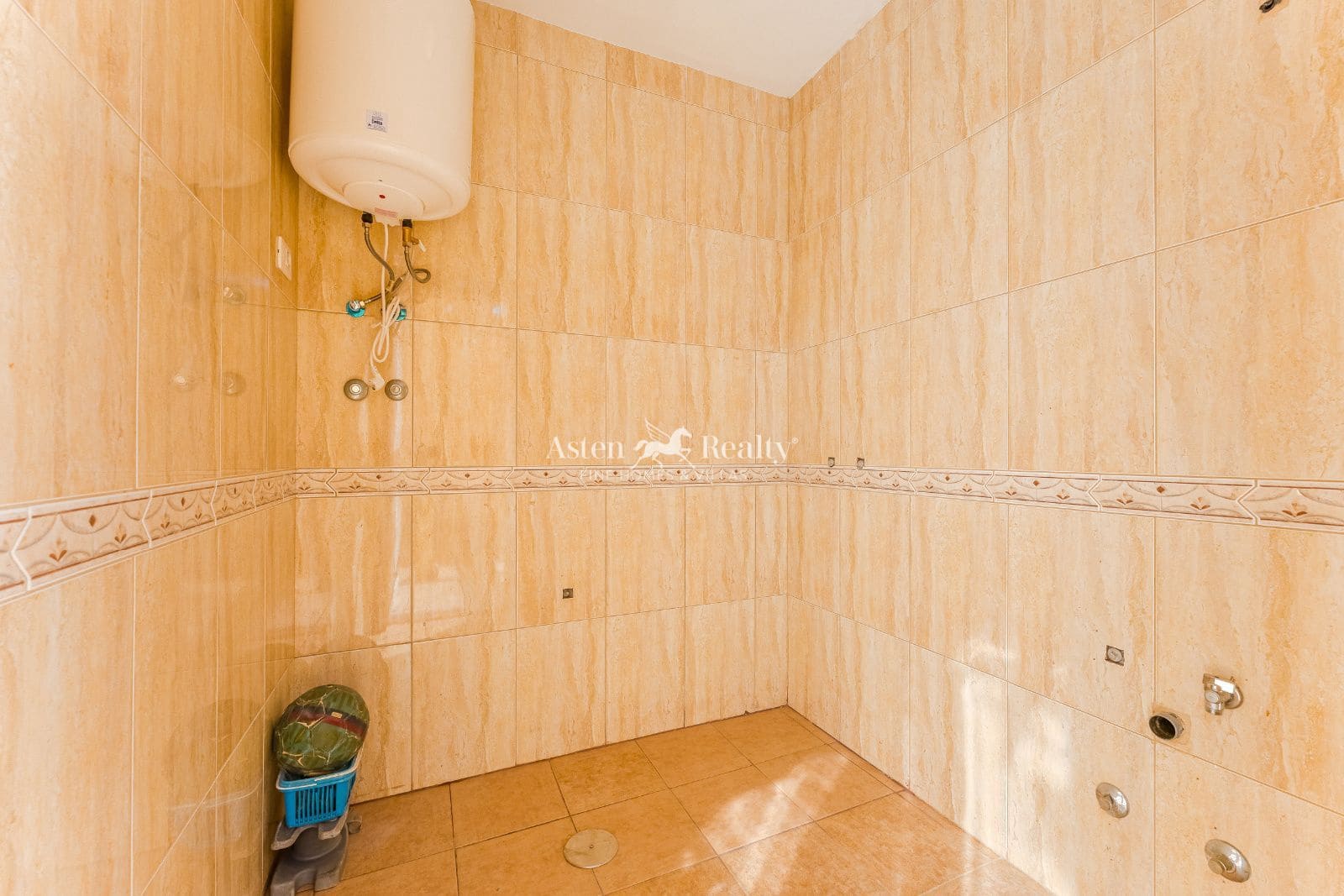 2 makuuhuone Kattohuoneisto myytävänä paikassa Palm-Mar mukana uima-altaan 
autotalli - 399 000 € (Ref: 9528807)