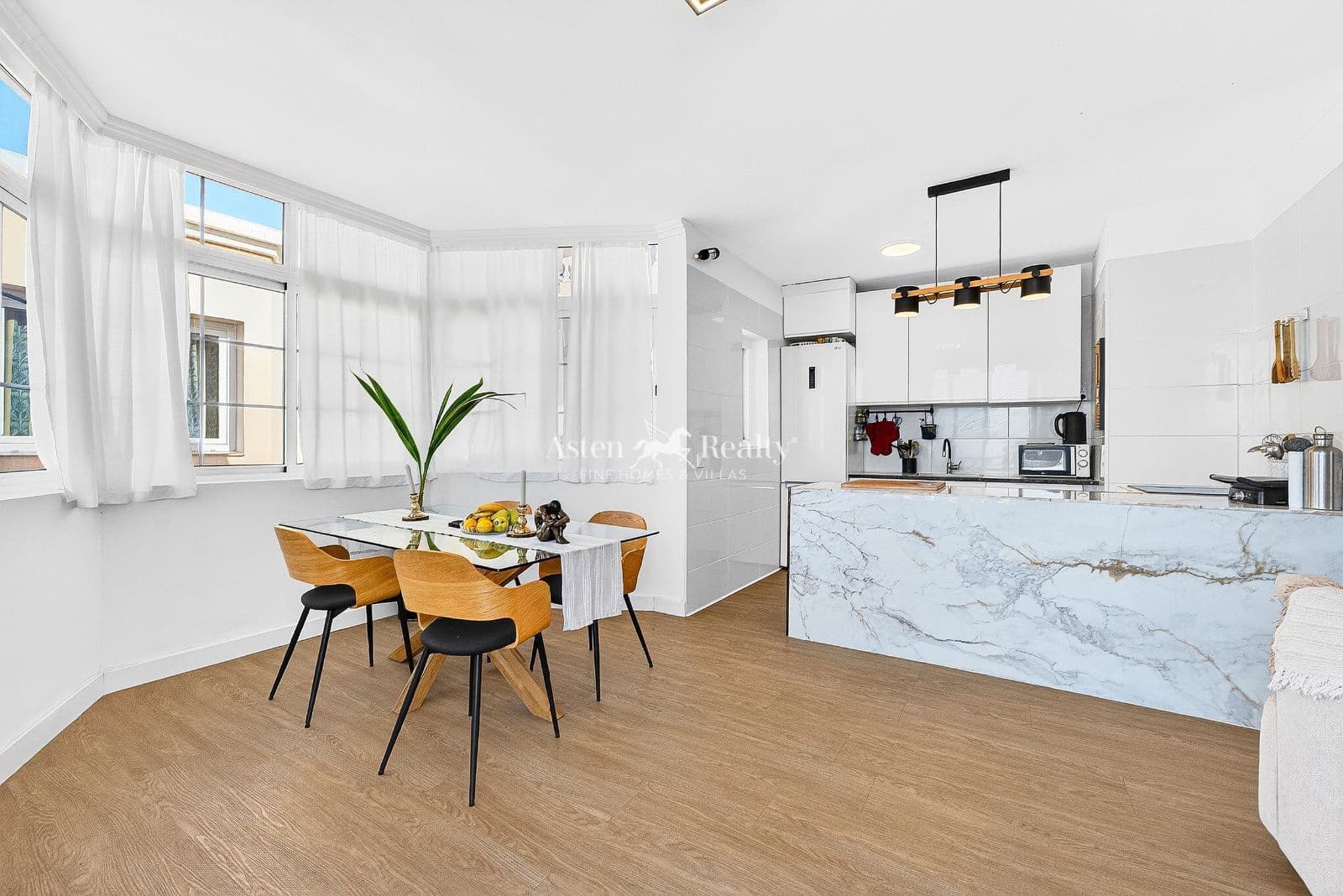 2 soverom Hus til salgs i Costa Adeje med svømmebasseng garasje - € 499 000 (Ref: 9535002)