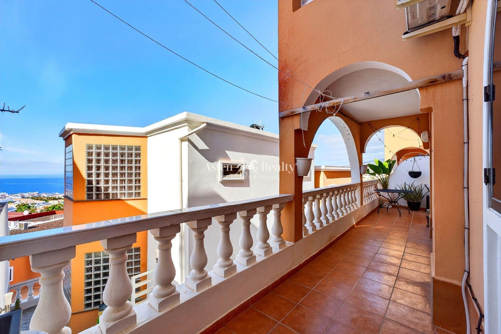 2 soverom Hus til salgs i Costa Adeje med svømmebasseng garasje - € 499 000 (Ref: 9535002)