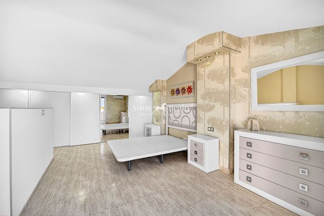 4 slaapkamer Flat te koop in Playa del Duque, Adeje met zwembad - € 445.000 (Ref: 9539627)