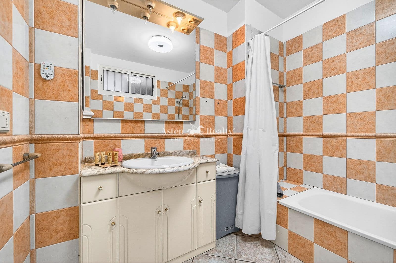 2 Zimmer Wohnung zu verkaufen in Torviscas mit Pool Garage - 675.000 € (Ref: 9542676)