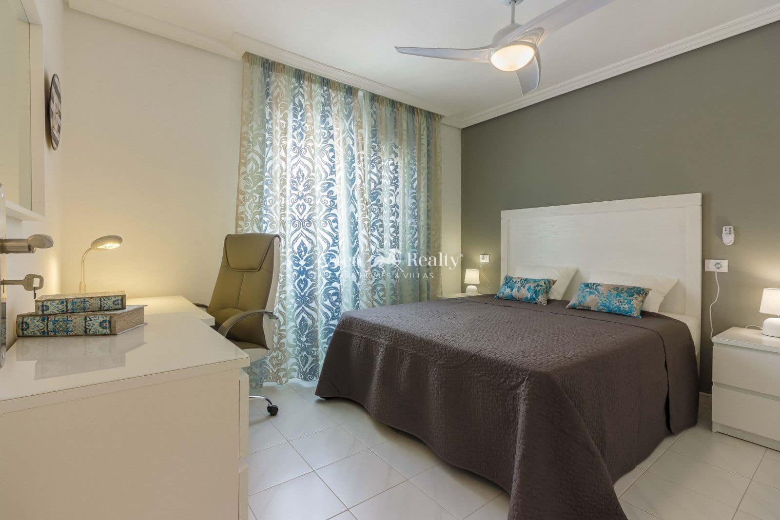 1 chambre Appartement à vendre à Playa de las Americas avec piscine - 295 000 € (Ref: 9547134)