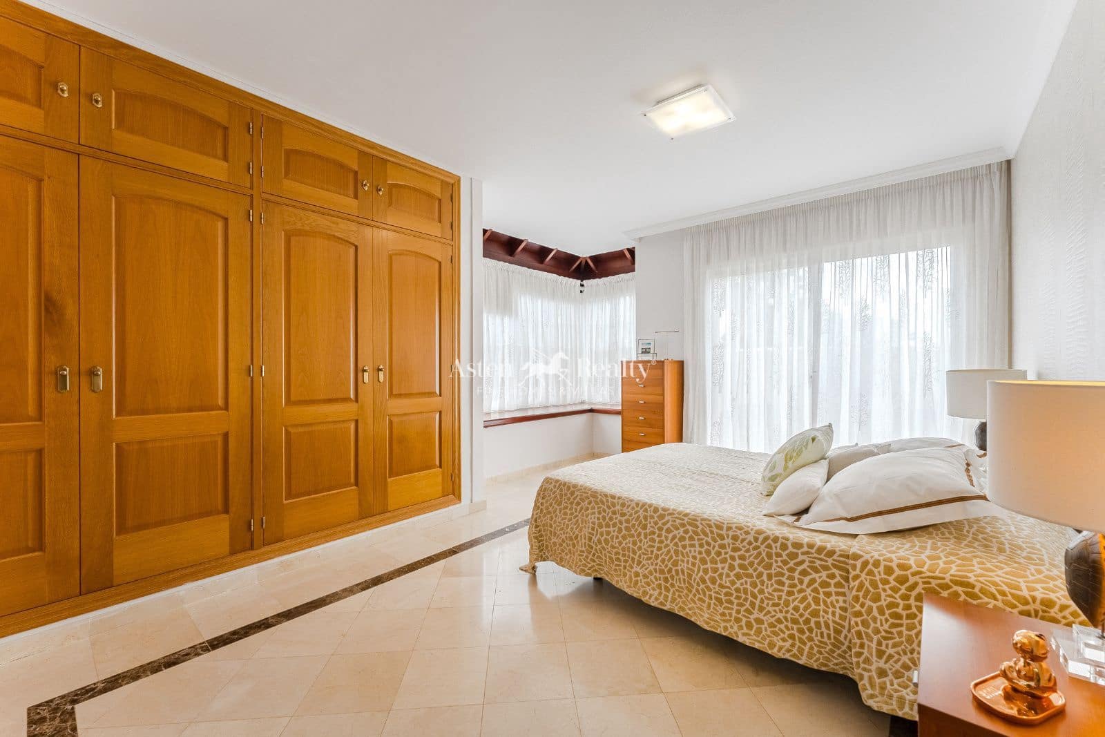 4 sypialnia Dom na sprzedaż w Torviscas z basenem garażem - 1 980 000 € (Ref: 9548602)