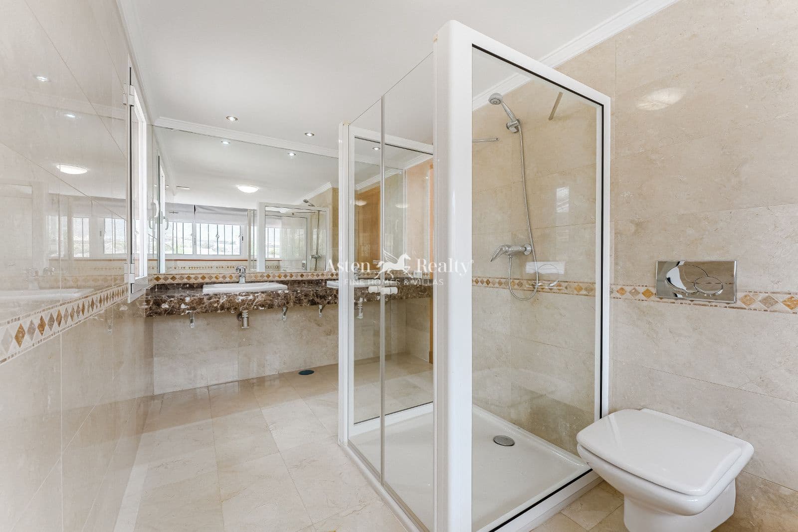 4 sypialnia Dom na sprzedaż w Torviscas z basenem garażem - 1 980 000 € (Ref: 9548602)