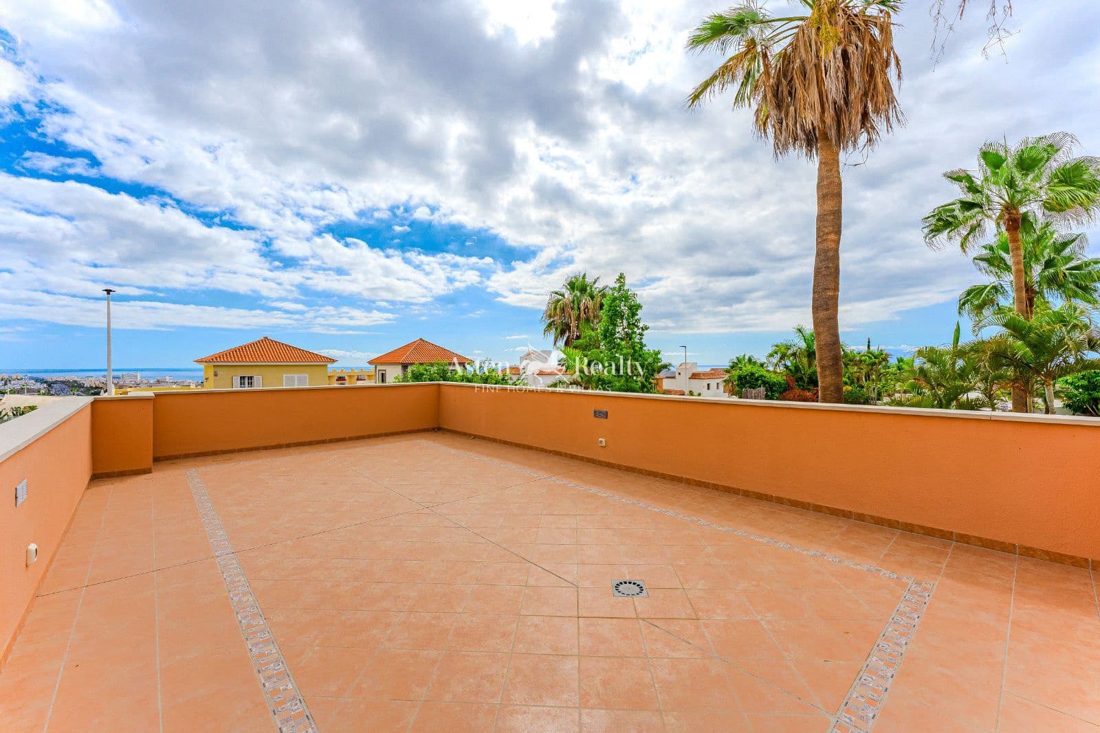 4 sypialnia Dom na sprzedaż w Torviscas z basenem garażem - 1 980 000 € (Ref: 9548602)