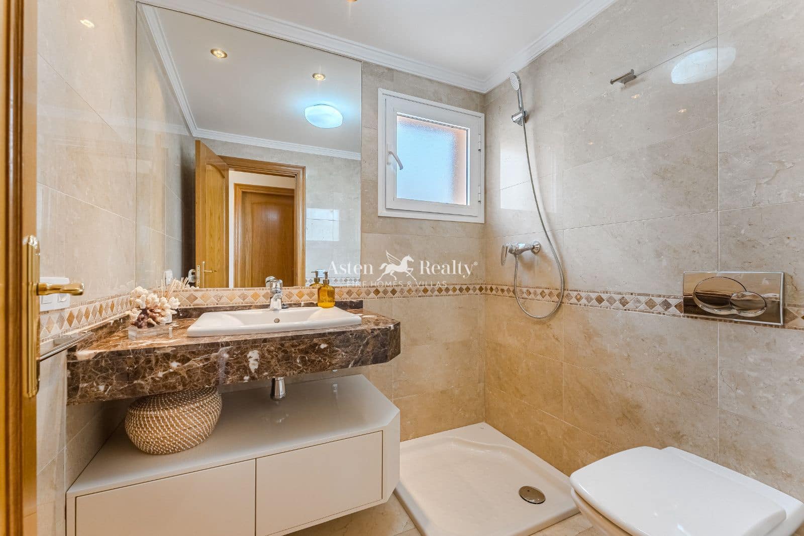 4 sypialnia Dom na sprzedaż w Torviscas z basenem garażem - 1 980 000 € (Ref: 9548602)