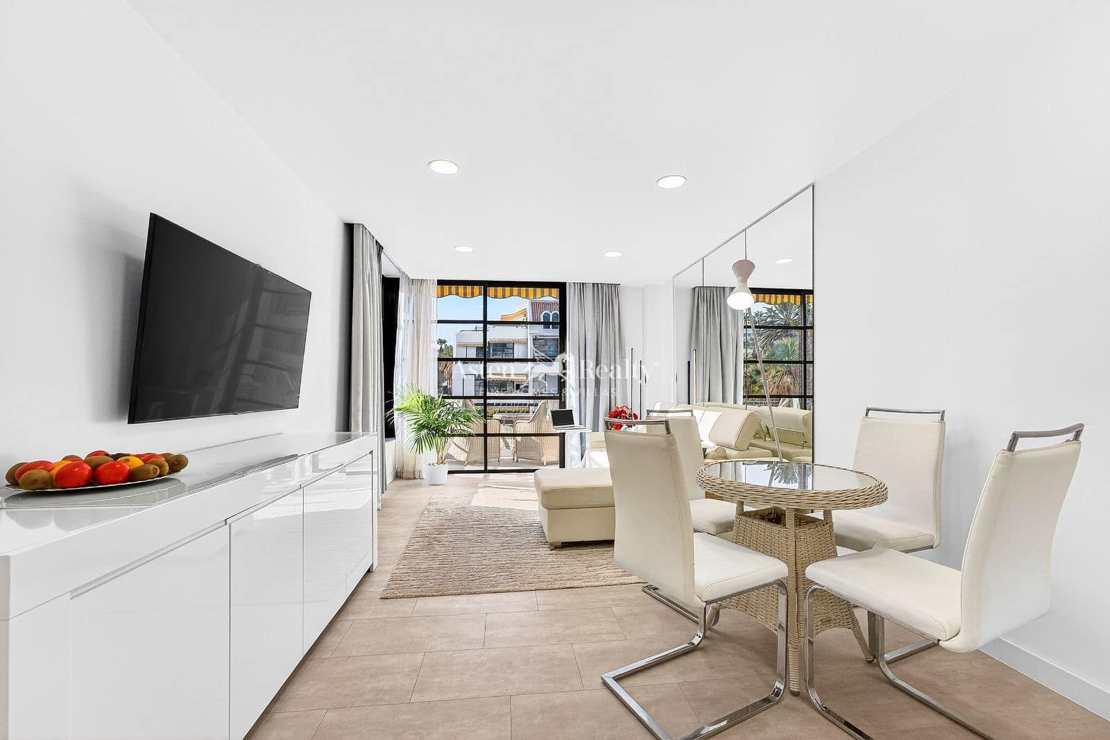 2 soveværelse Lejlighed til salg i Playa de las Americas med swimmingpool - € 570.000 (Ref: 9549929)