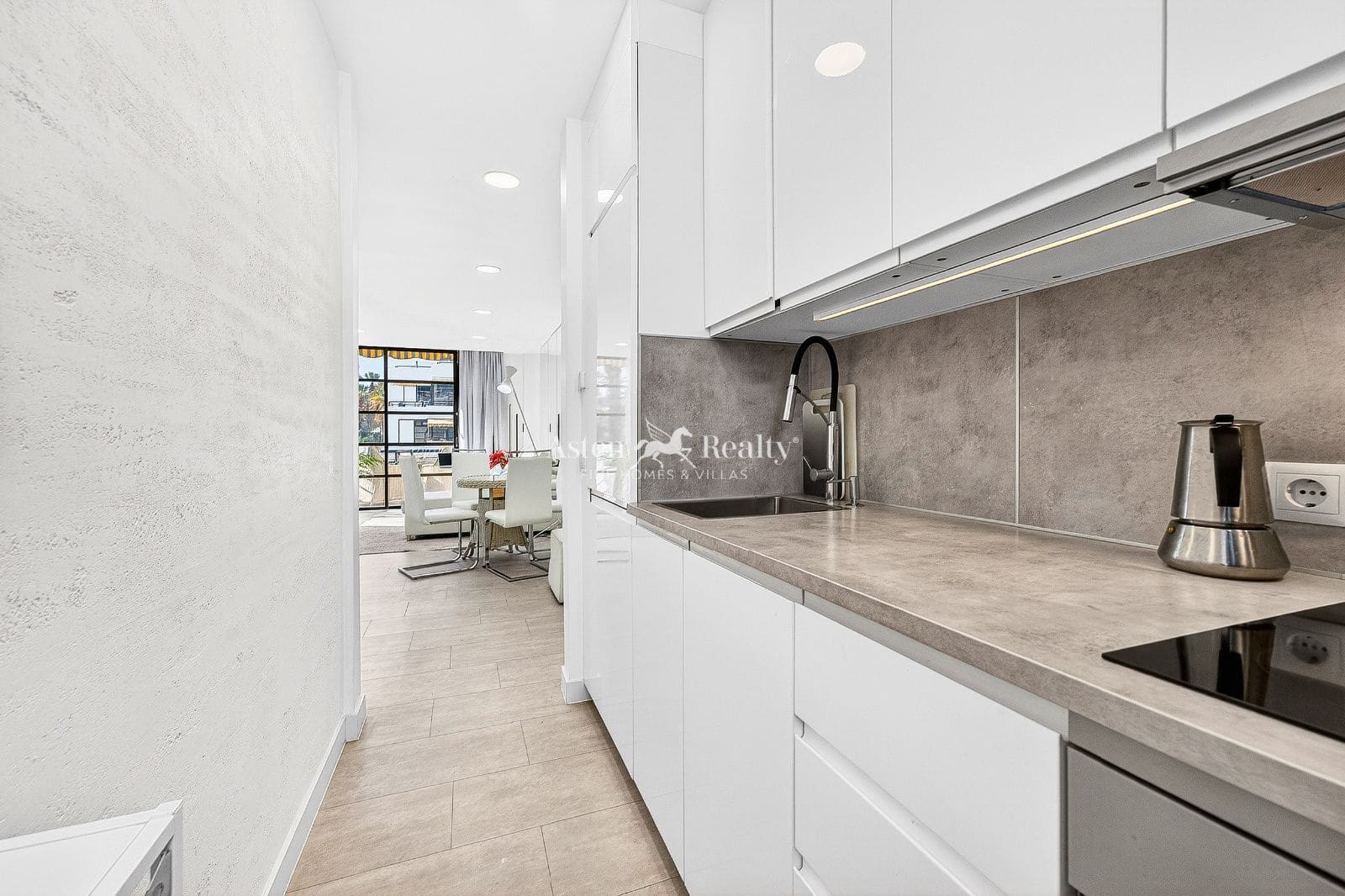 2 soveværelse Lejlighed til salg i Playa de las Americas med swimmingpool - € 570.000 (Ref: 9549929)