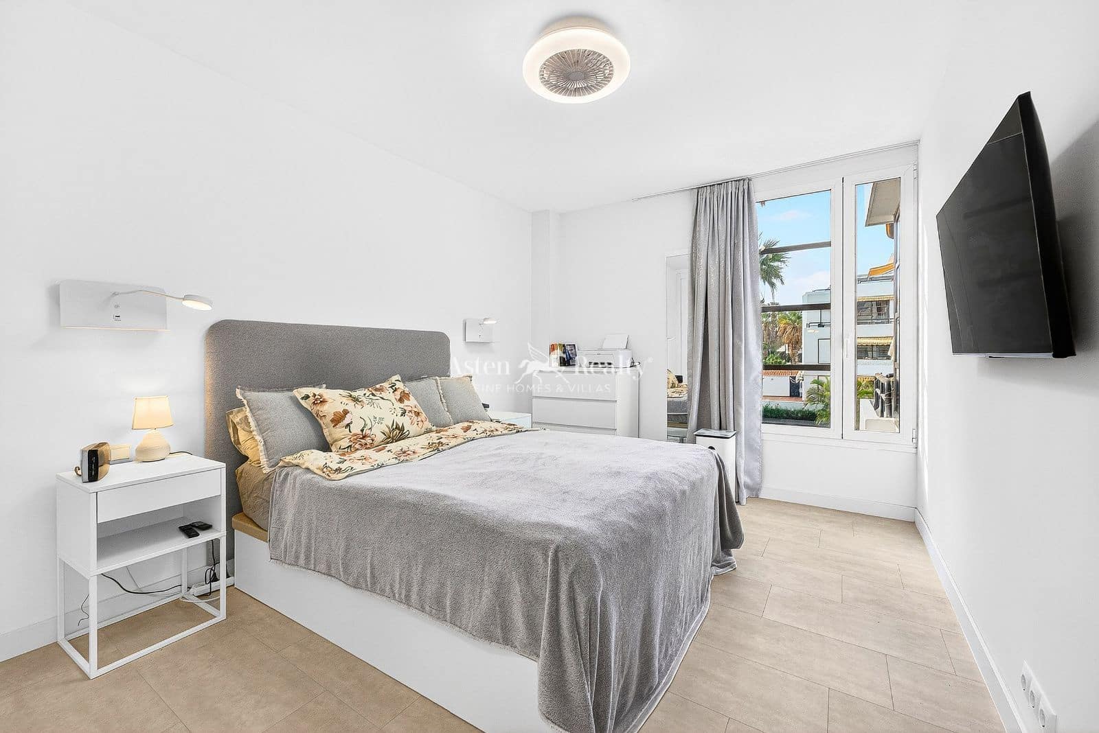 2 soveværelse Lejlighed til salg i Playa de las Americas med swimmingpool - € 570.000 (Ref: 9549929)