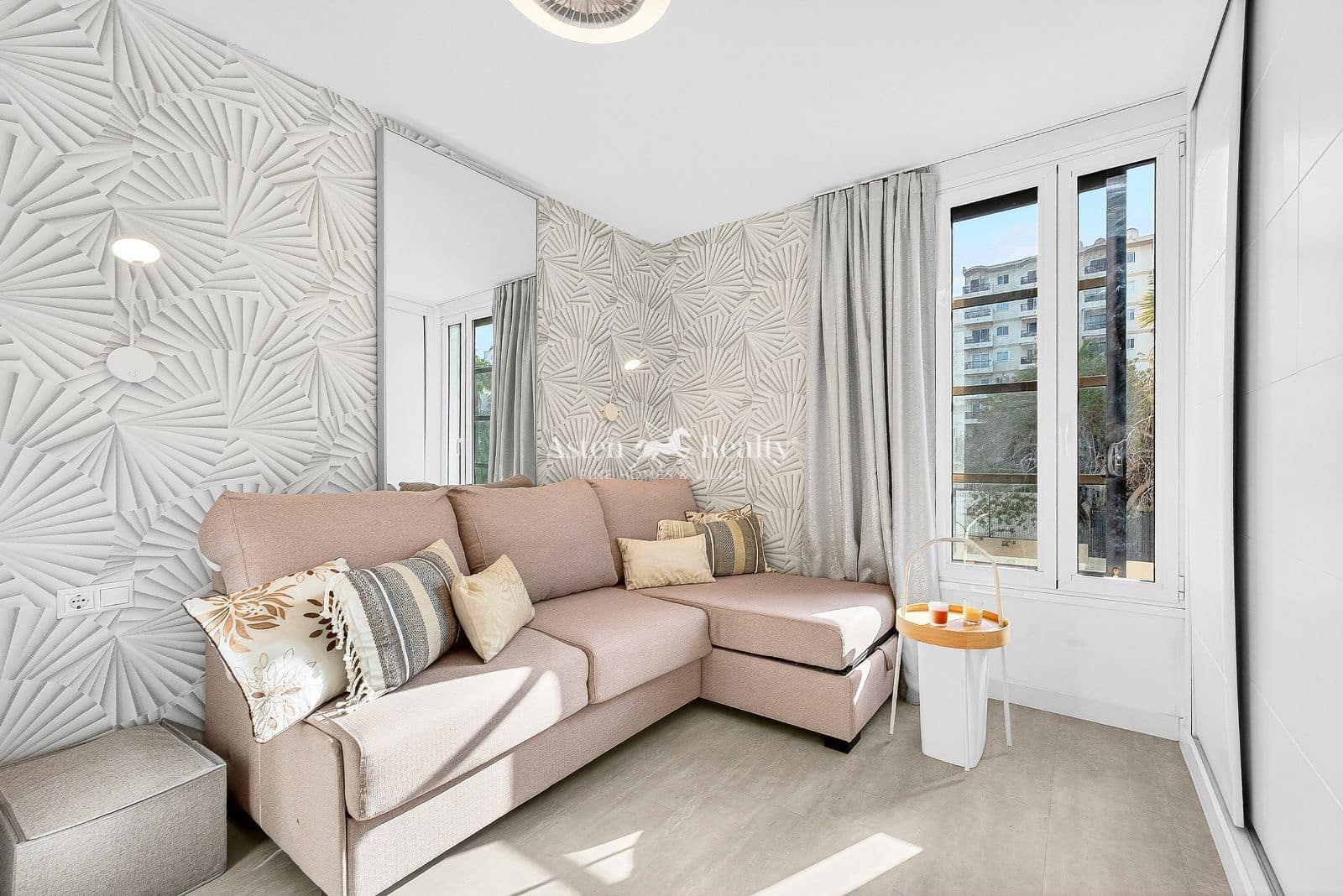 2 soveværelse Lejlighed til salg i Playa de las Americas med swimmingpool - € 570.000 (Ref: 9549929)