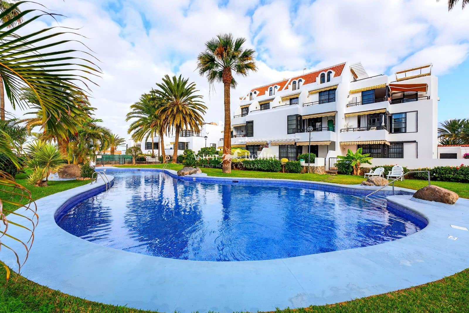 2 soveværelse Lejlighed til salg i Playa de las Americas med swimmingpool - € 570.000 (Ref: 9549929)