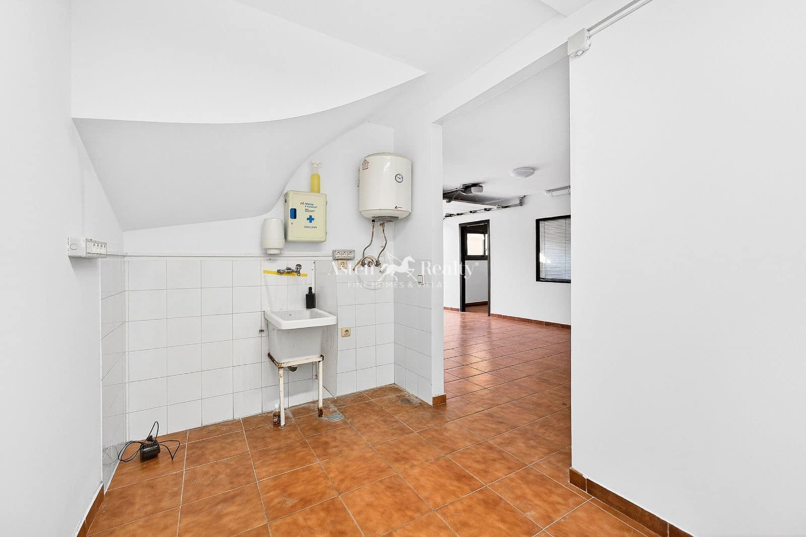 3 bedroom Townhouse for sale in El Medano with pool garage - € 599,000 (Ref: 9566445)