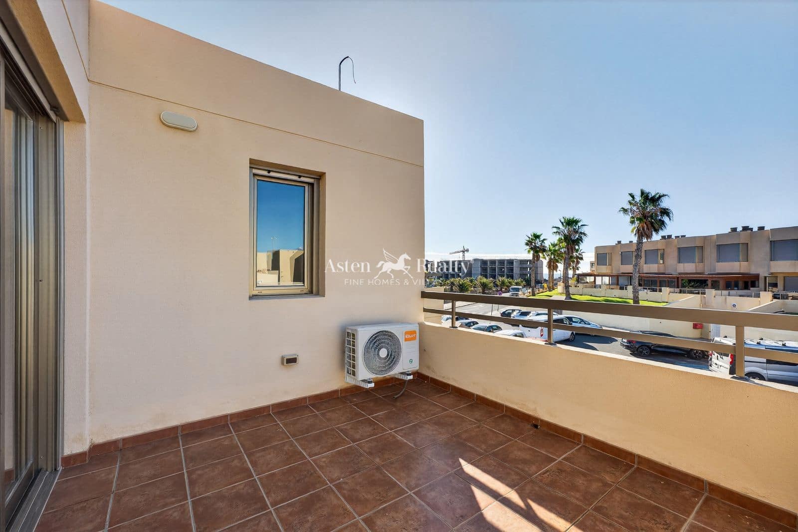 3 bedroom Townhouse for sale in El Medano with pool garage - € 599,000 (Ref: 9566445)