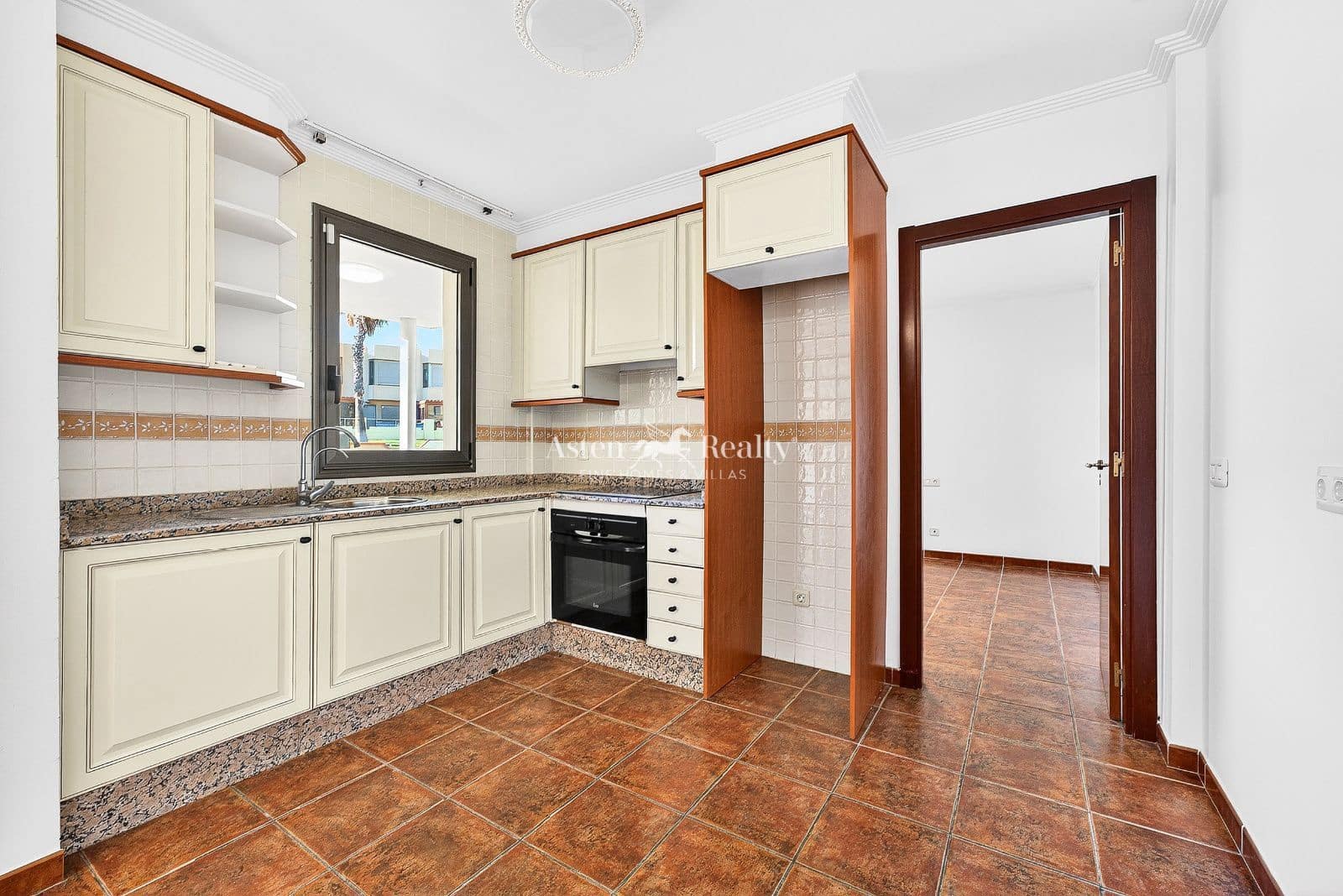 3 bedroom Townhouse for sale in El Medano with pool garage - € 599,000 (Ref: 9566445)