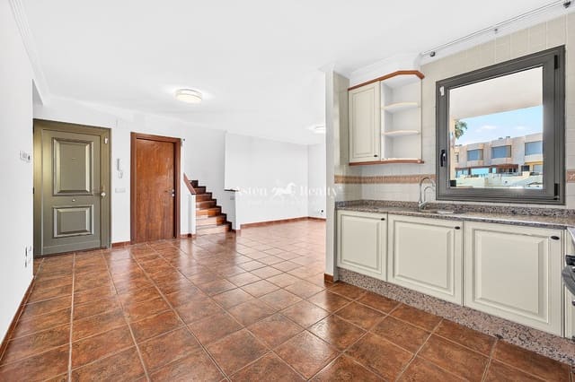 3 bedroom Townhouse for sale in El Medano, Granadilla de Abona with pool garage - € 599,000 (Ref: 9566445)