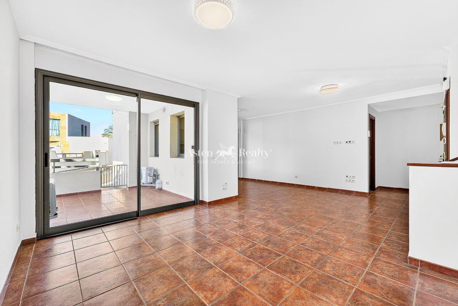 3 bedroom Townhouse for sale in El Medano with pool garage - € 599,000 (Ref: 9566445)